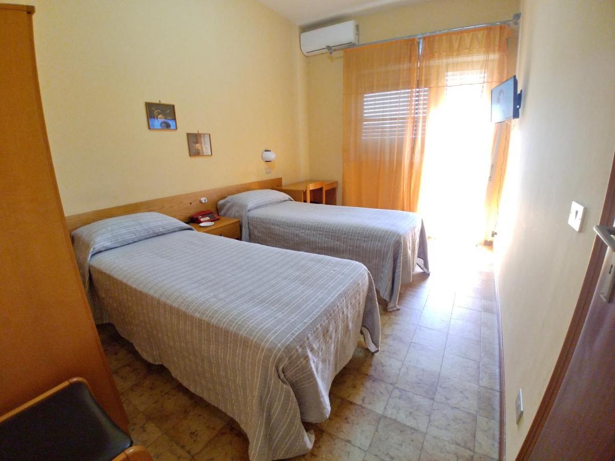 Hotel Il Dollaro Villa San Giovanni Dış mekan fotoğraf